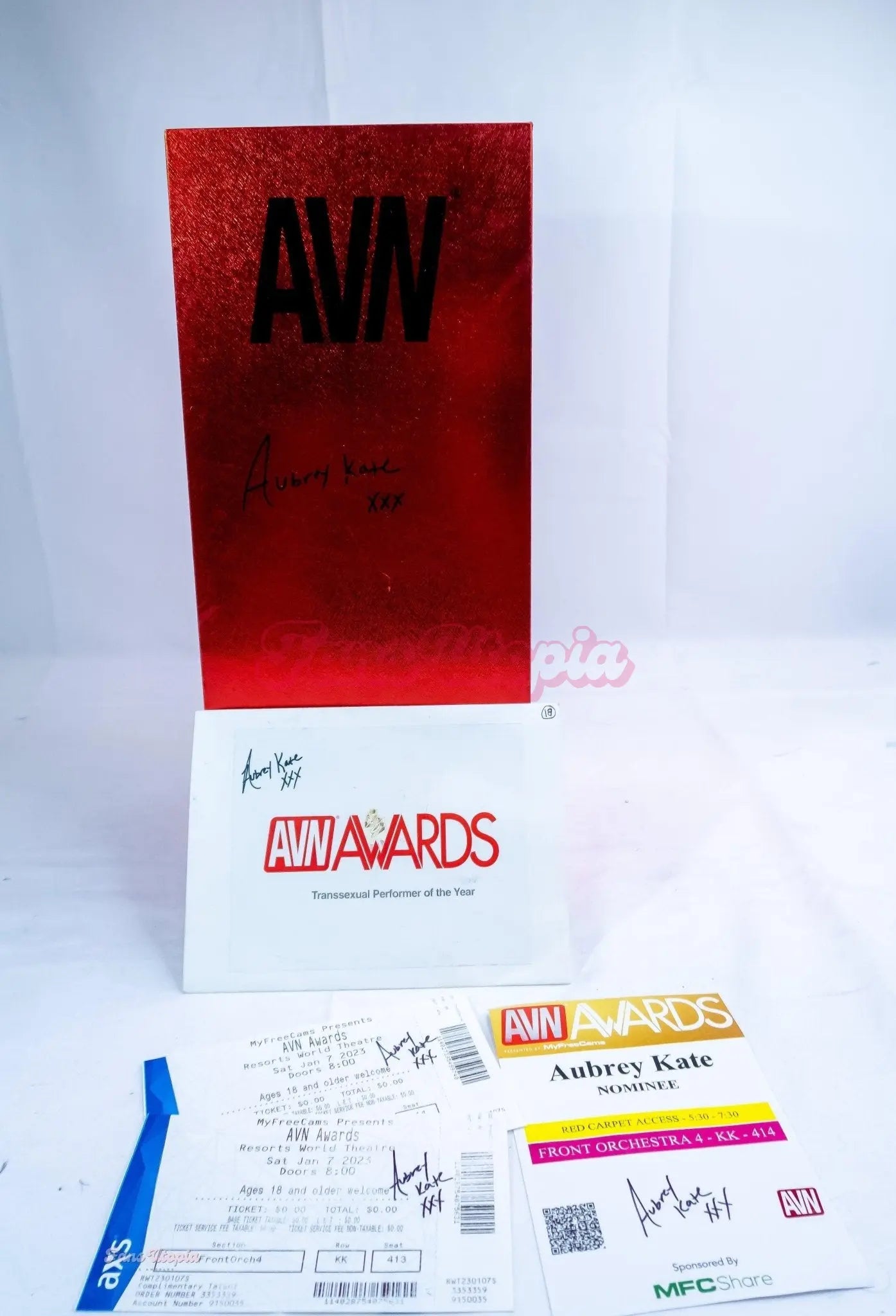 Aubrey Kate 2023 AVN Awards Bundle with Robe + Autographed Photo Aubrey Kate
