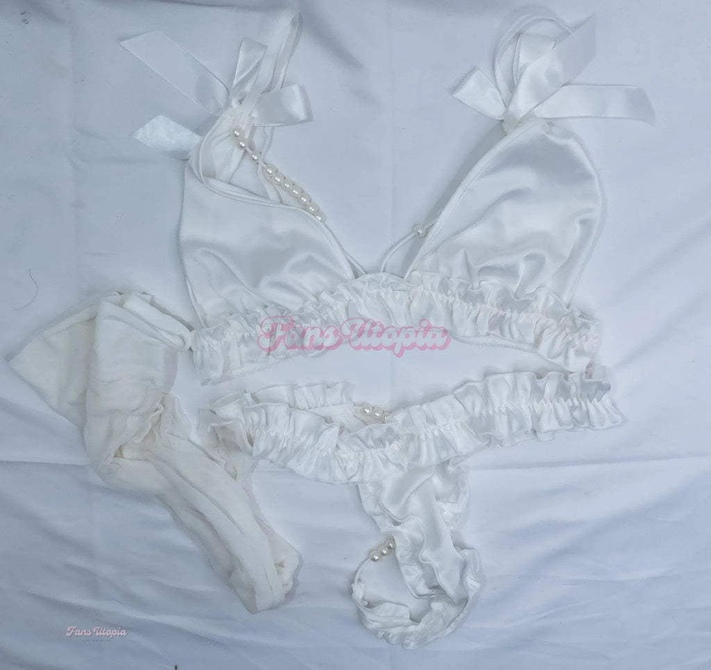 Brett Rossi White Frilly Set + Signed Polaroid Brett Rossi